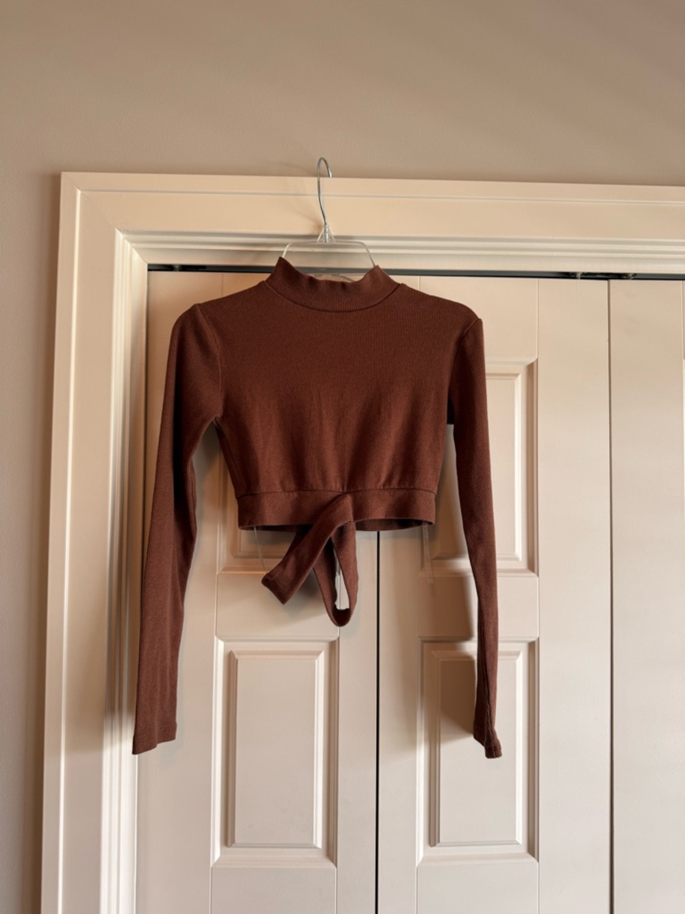 Women's Brown Long-Sleeve Tie-Front Crop Top